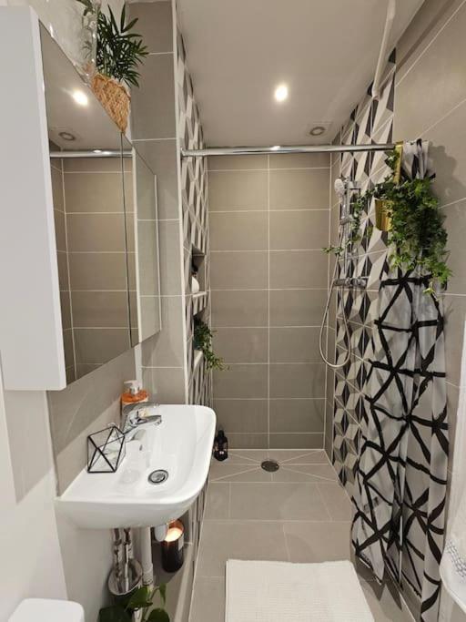 Beautiful And Spacious Flat Londen Buitenkant foto