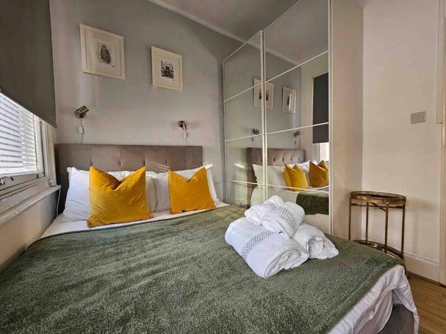 Beautiful And Spacious Flat Londen Buitenkant foto