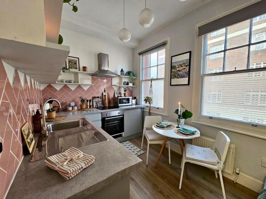 Beautiful And Spacious Flat Londen Buitenkant foto